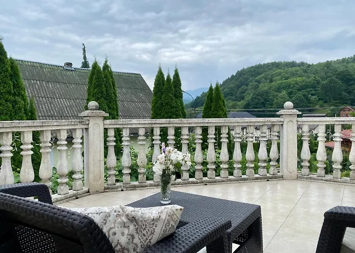 Вилла Поляна 招待所 波利亚纳