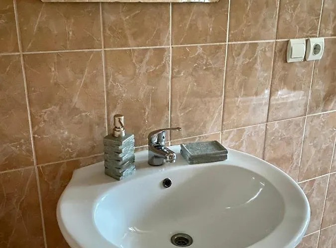 Вилла Поляна 招待所 *