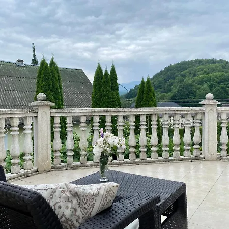 Вилла Поляна 招待所 波利亚纳