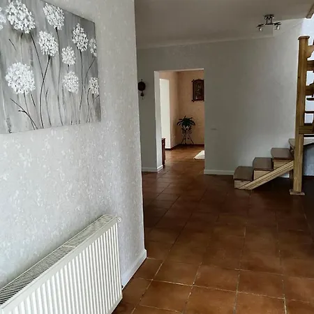 Вилла Поляна 招待所 波利亚纳