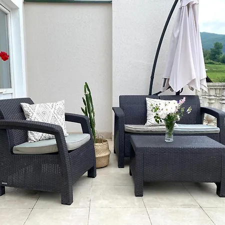 Вилла Поляна 招待所 *